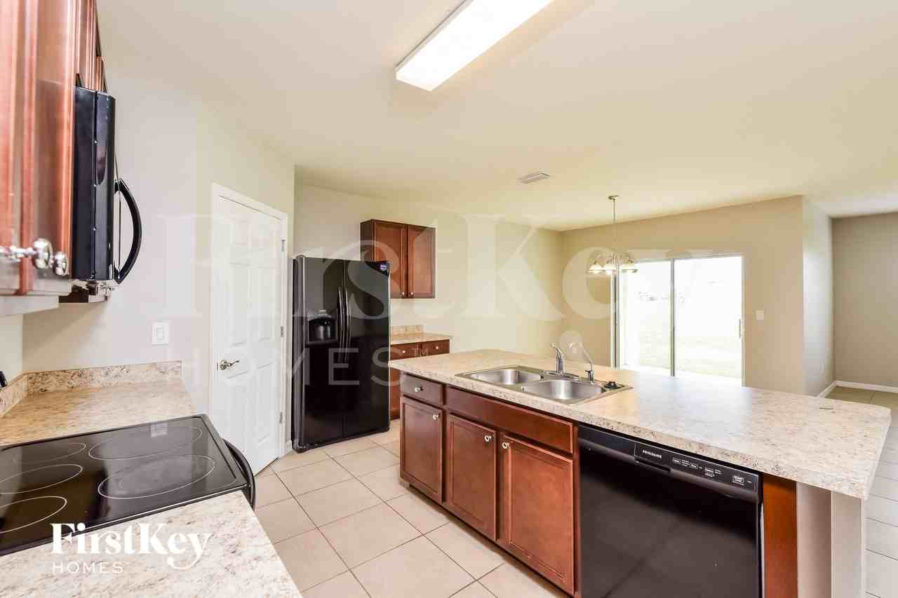 1028 Nw 7th Pl - Photo 7 of 15