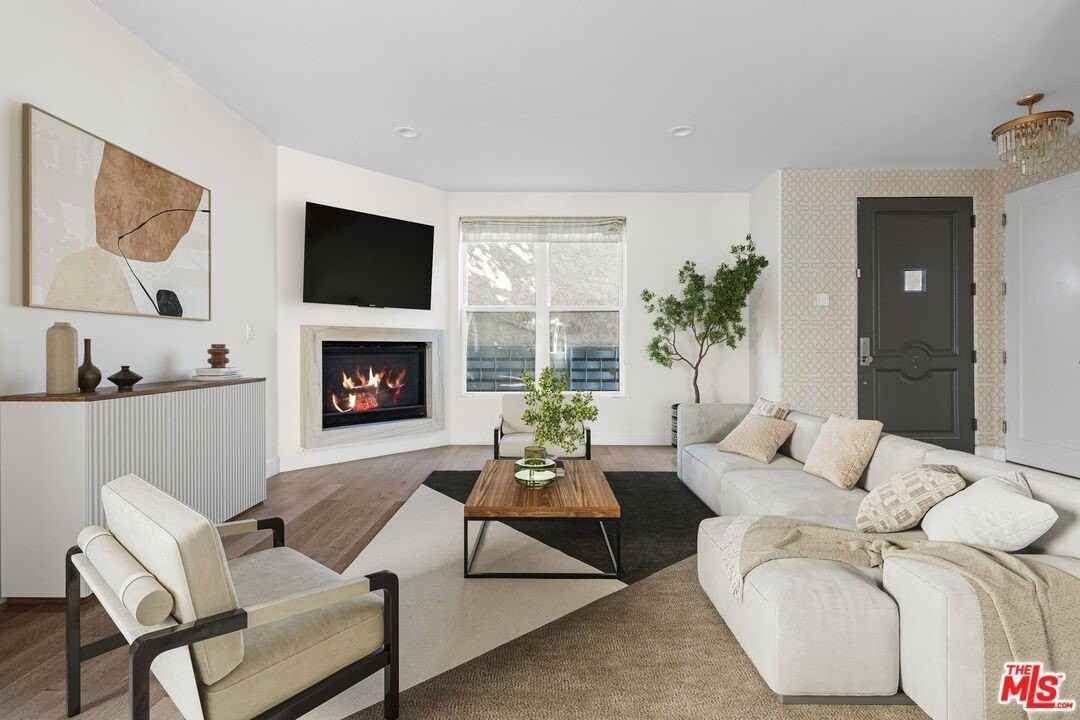 1745 S Barrington Ave - Photo 3 of 18