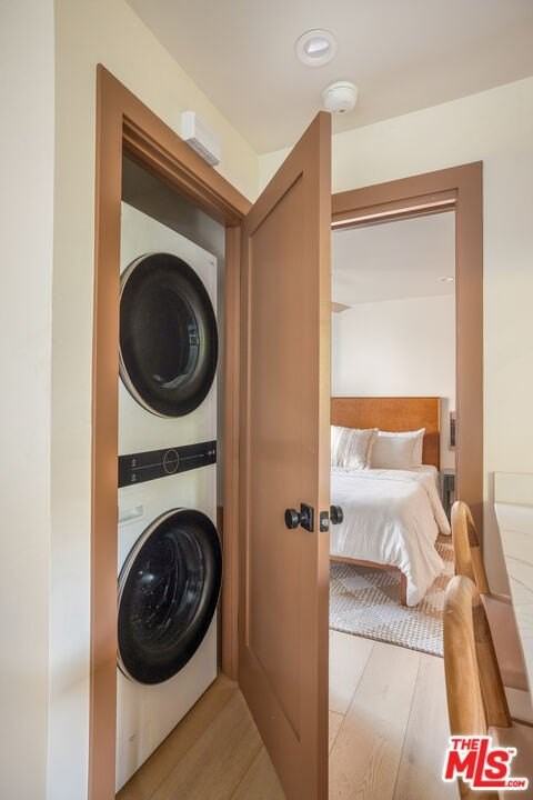 1031 1/2 Havenhurst Dr - Photo 4 of 17