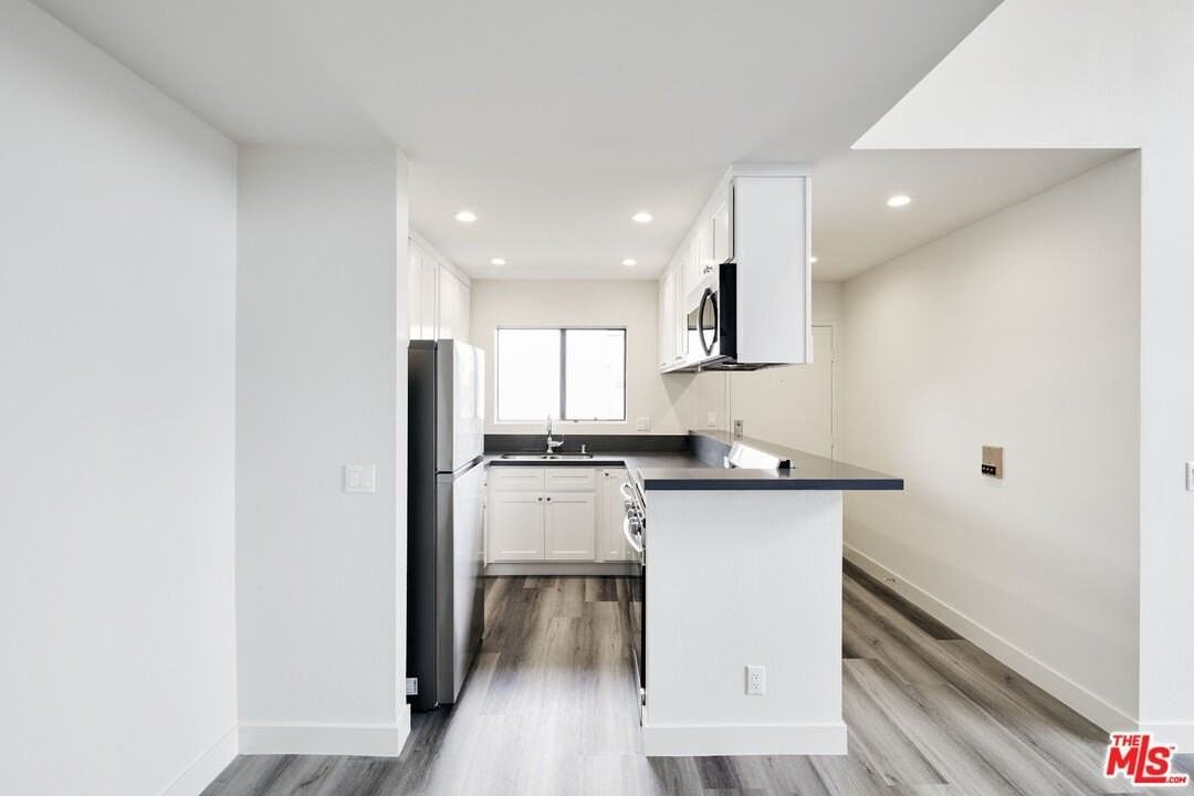 6212 Fulton Ave Apt 201 #201 - Photo 3 of 20