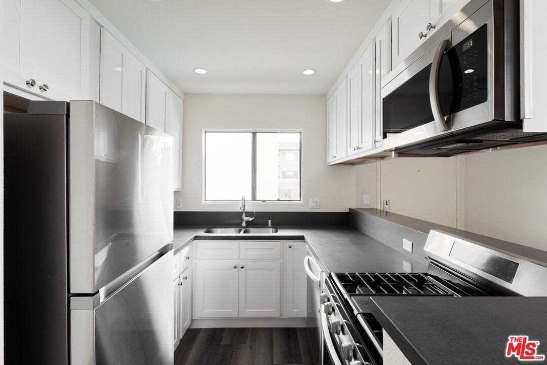 6212 Fulton Ave Apt 201 #201 - Photo 4 of 20