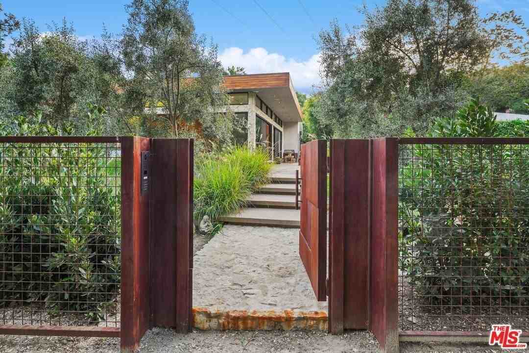 1416 Bonnell Dr - Photo 2 of 20