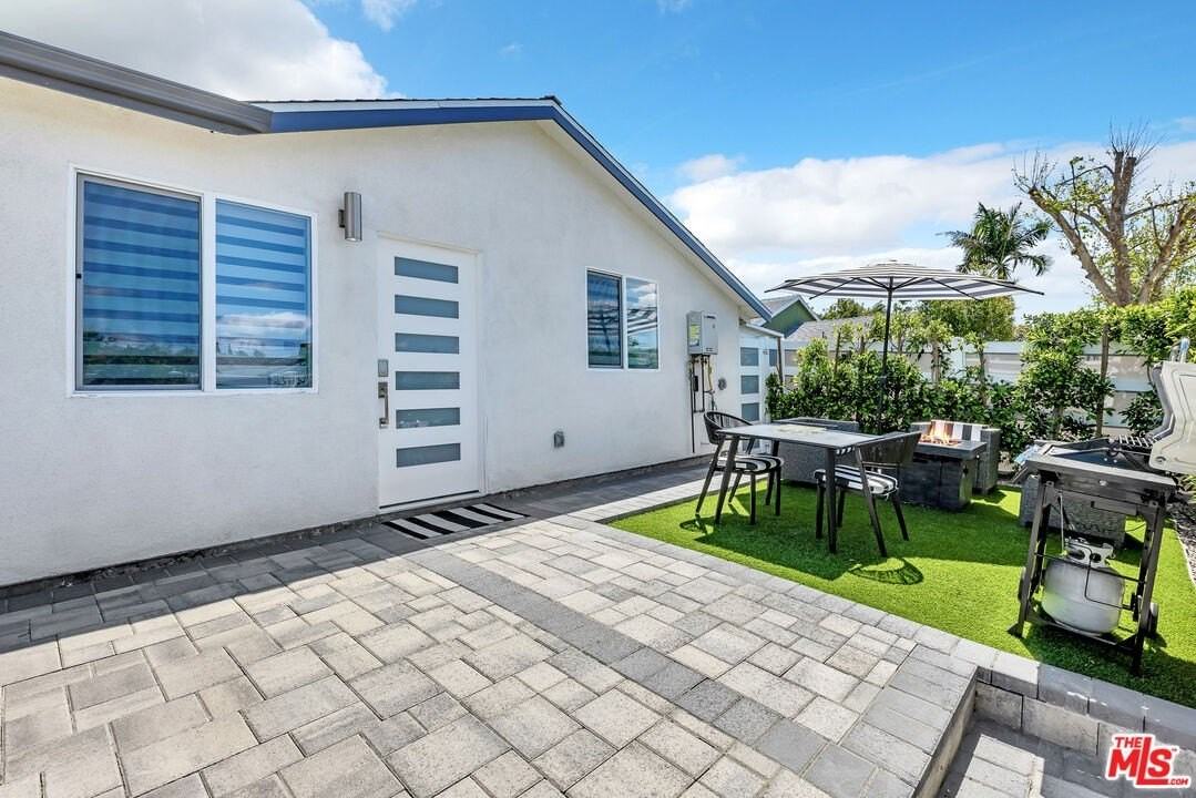 7076 Park Manor Ave - Photo 7 of 33