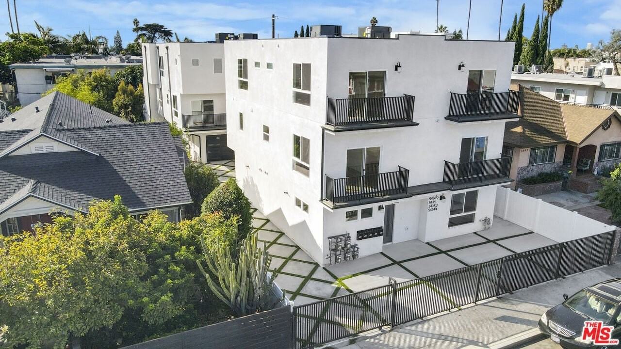 5438 Romaine St - Photo 2 of 50