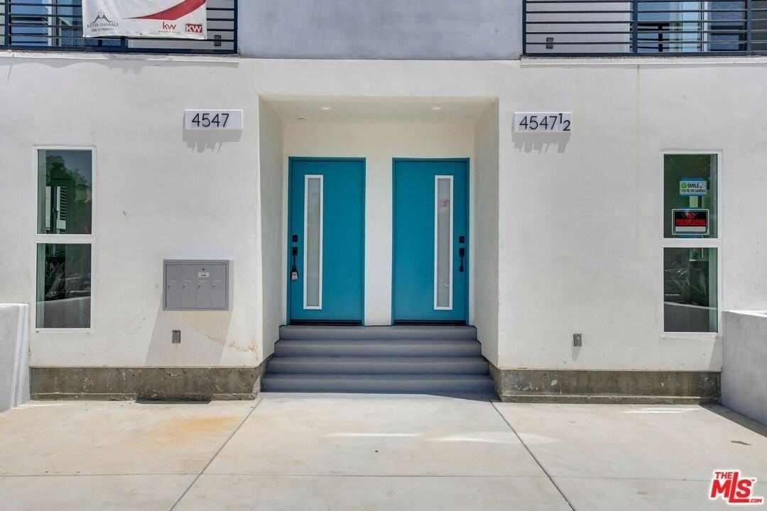 4547 Saturn St - Photo 4 of 39