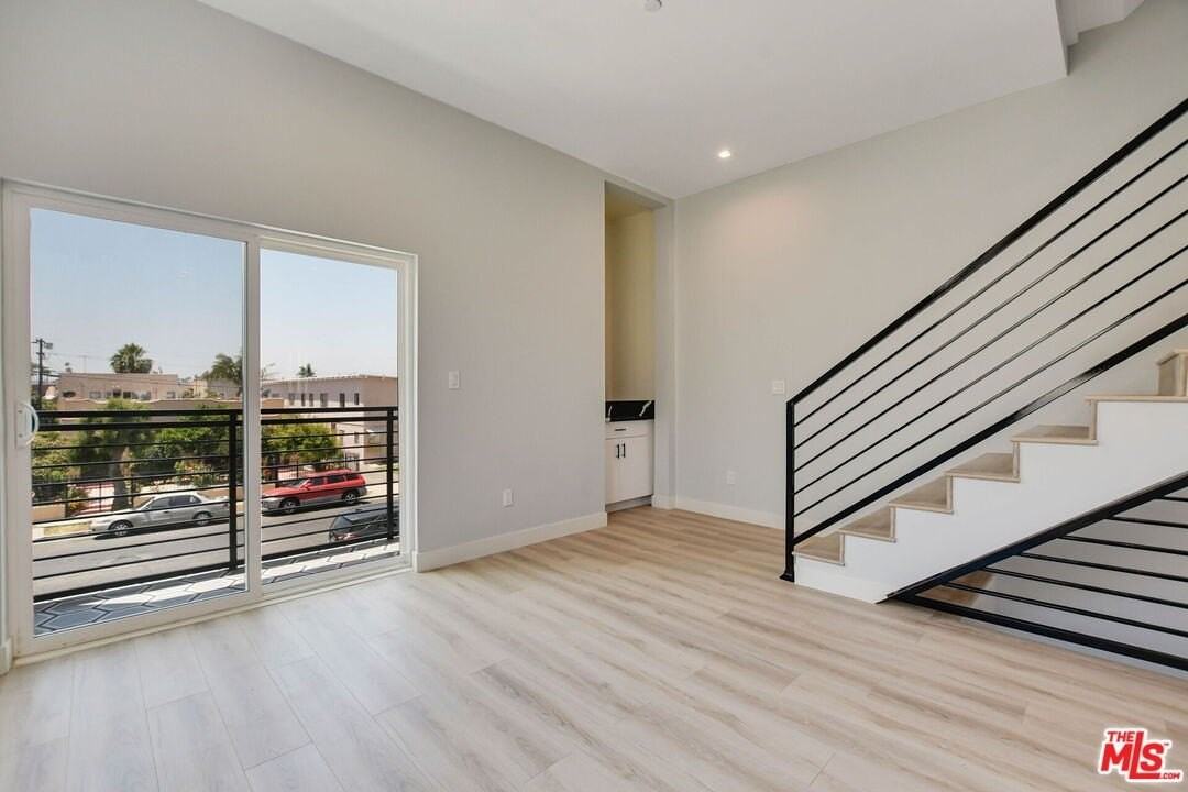 4547 Saturn St - Photo 6 of 39