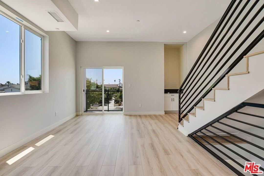 4547 Saturn St - Photo 7 of 39