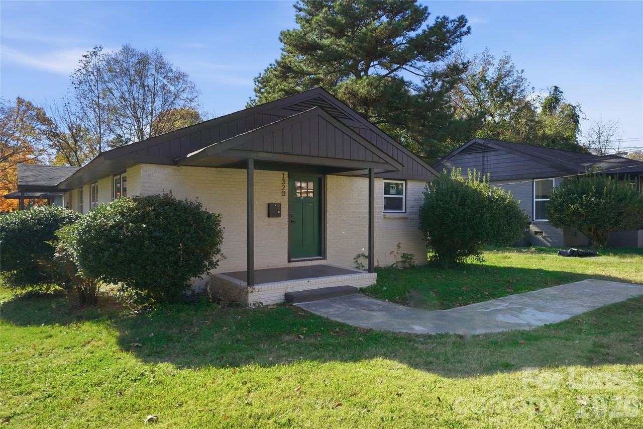 1320 Anderson St - Photo 2 of 13