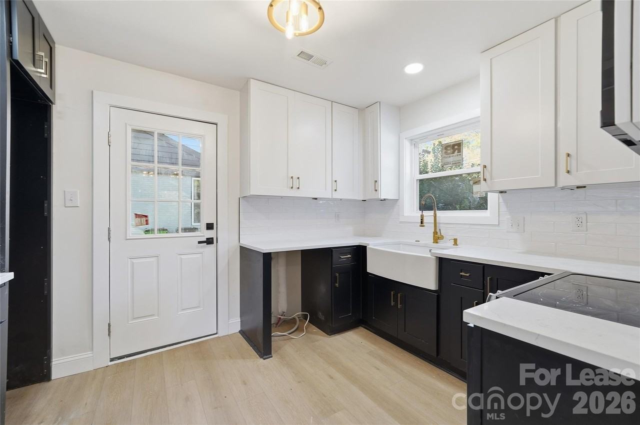 1320 Anderson St - Photo 6 of 13