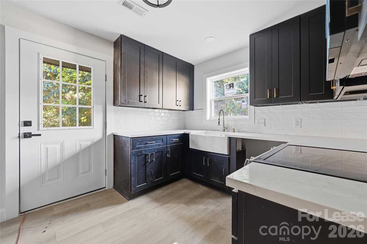 1314 Anderson St - Photo 4 of 10