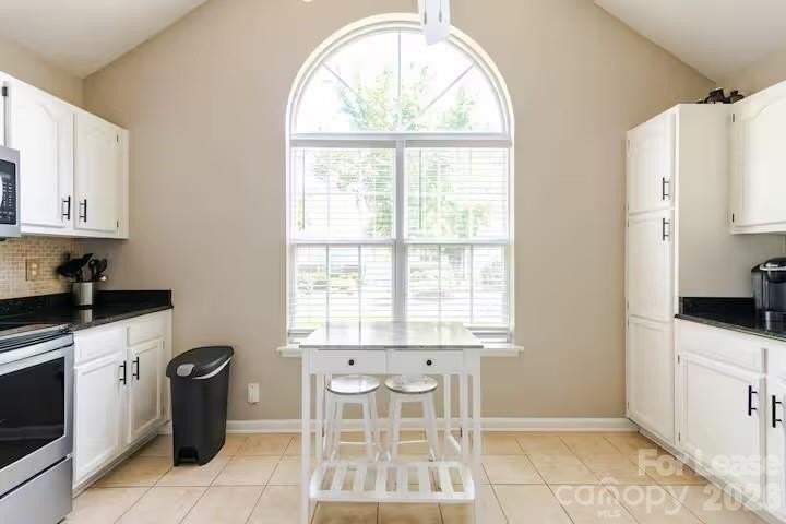 8263 Southgate Commons Dr - Photo 7 of 28