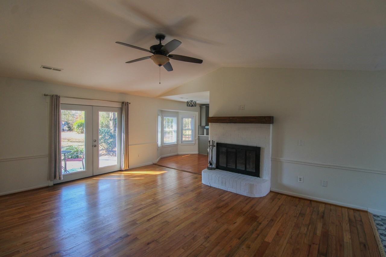 2004 Vestry Dr - Photo 4 of 20