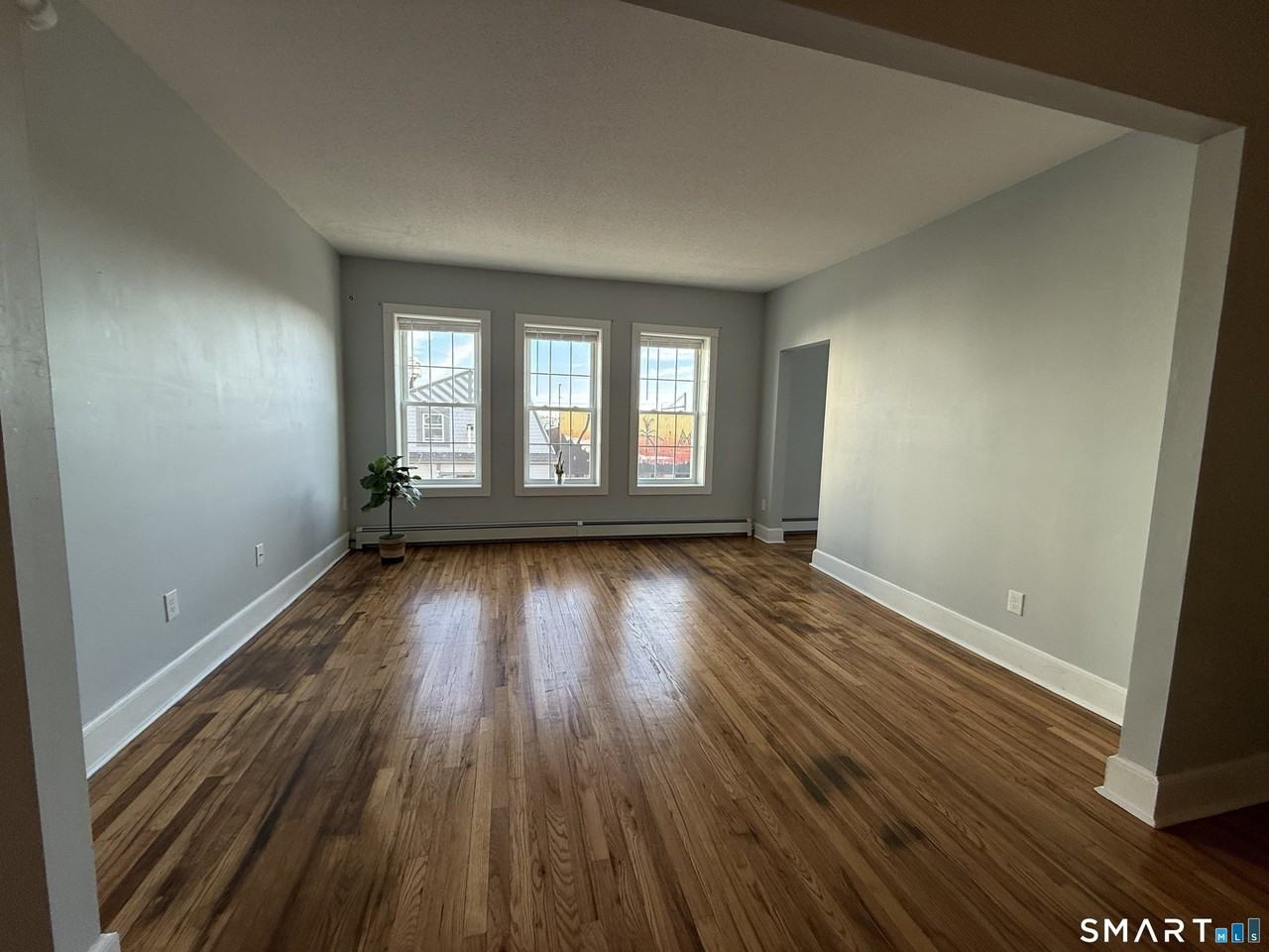 187 Bank St - Photo 2 of 10