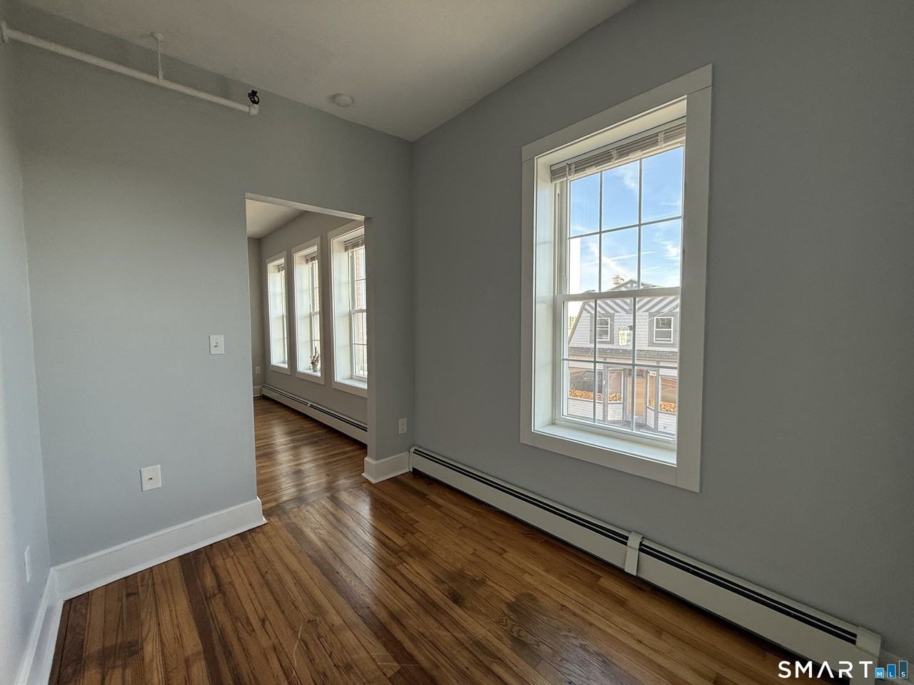 187 Bank St - Photo 4 of 10