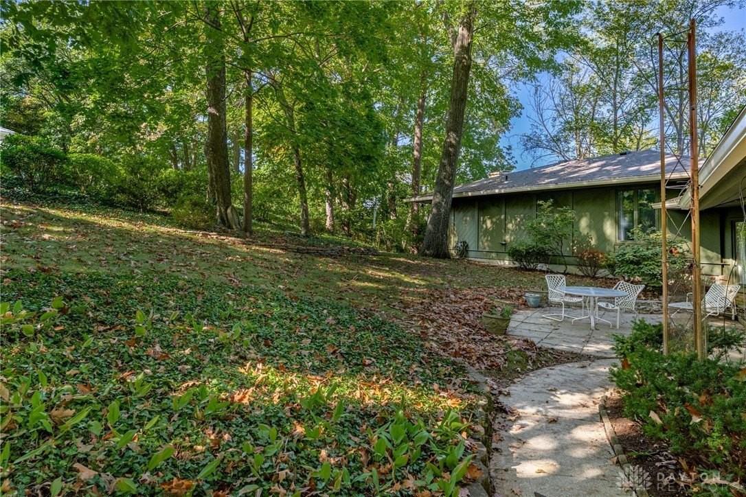 701 E Schantz Ave - Photo 3 of 34