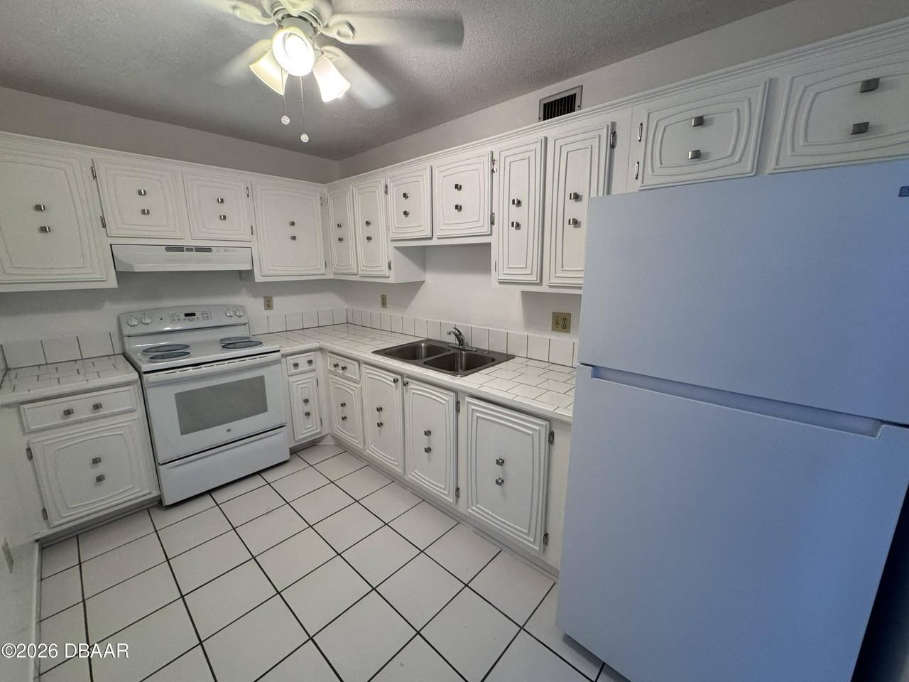 2711 N Halifax Ave Apt 279 #279 - Photo 4 of 13