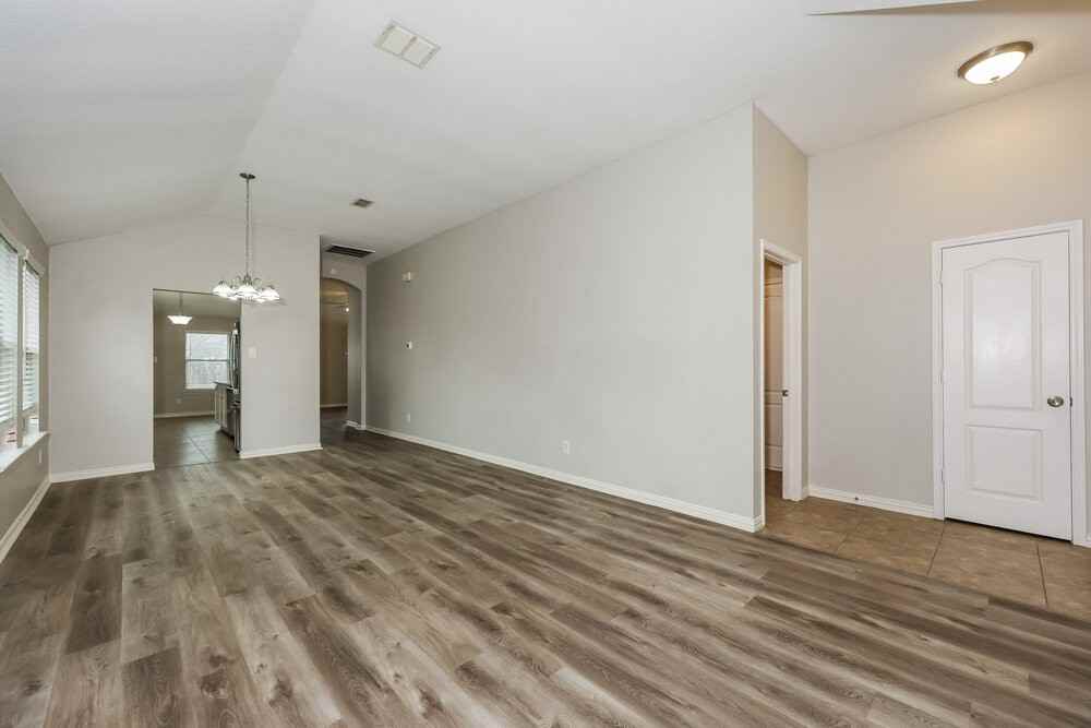 6711 Waterlilly Dr - Photo 3 of 16