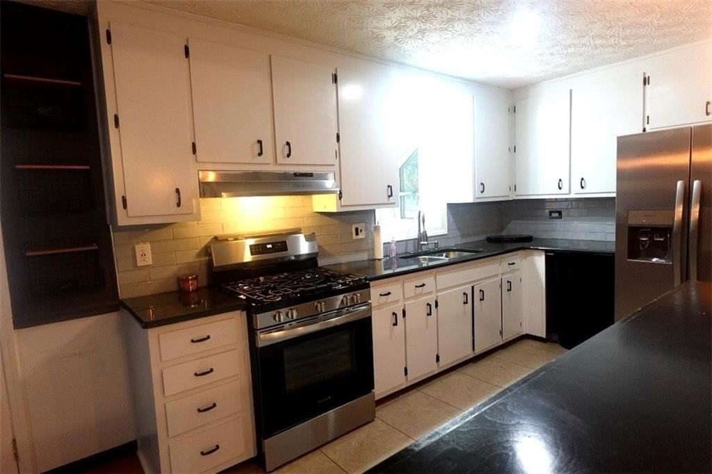 3820 Menloe Way - Photo 3 of 5