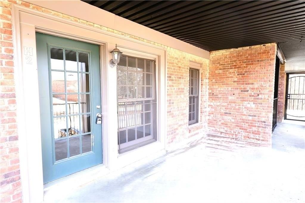 3091 Colonial Way Apt H2 #H2 - Photo 2 of 17