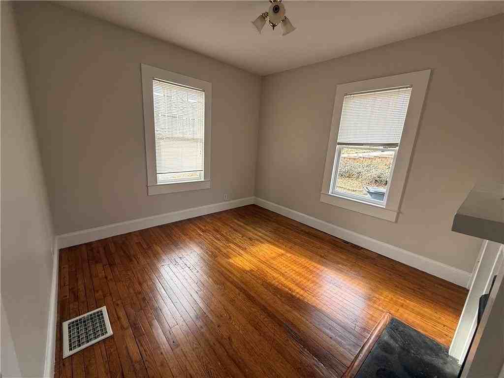 620 Bradford St Nw - Photo 5 of 9