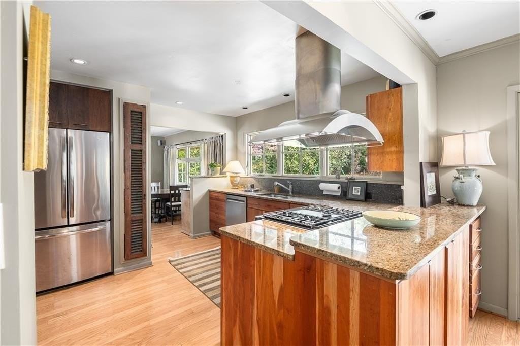 465 Eastland Dr - Photo 2 of 28