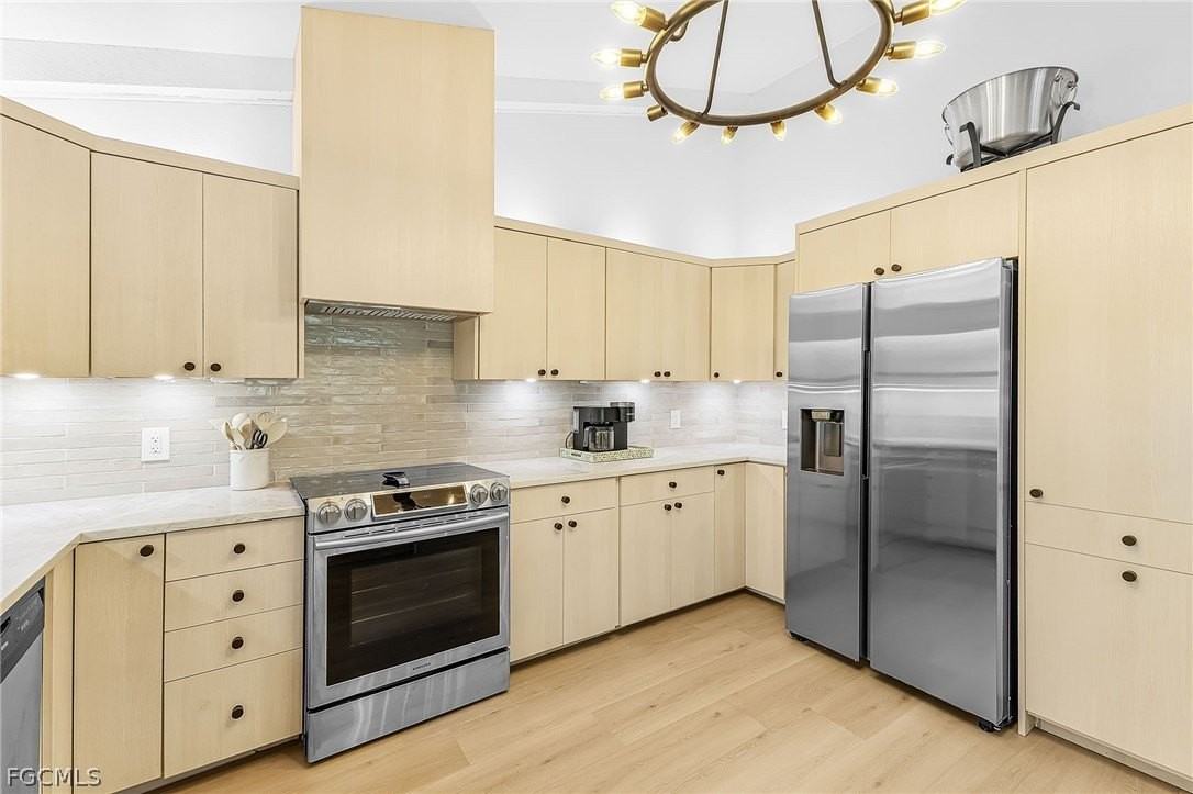 663 110th Ave N - Photo 7 of 34