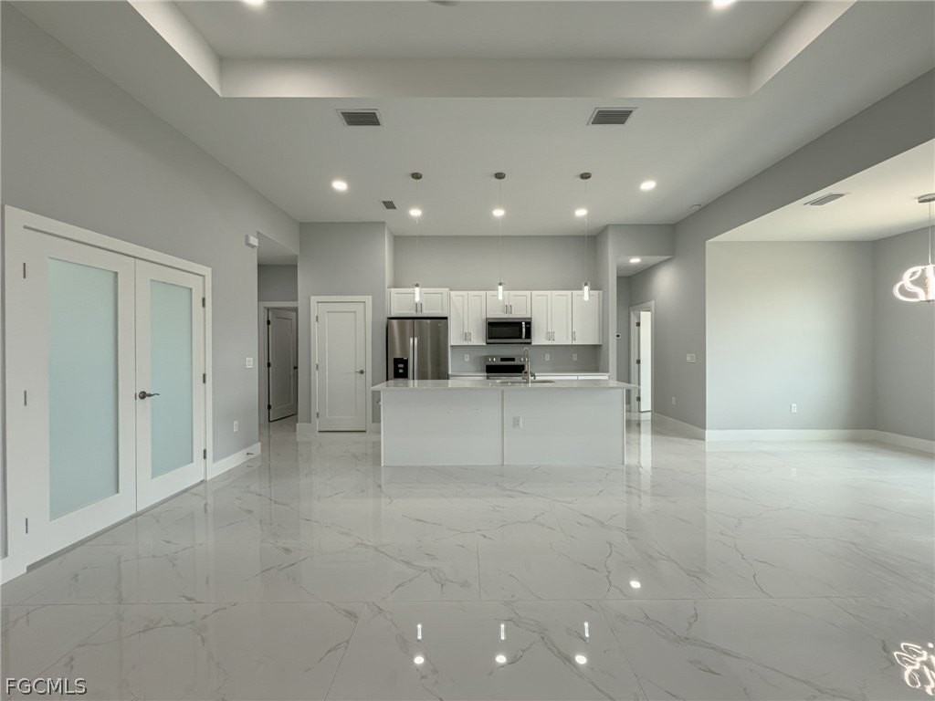 417 Paddock St - Photo 3 of 37