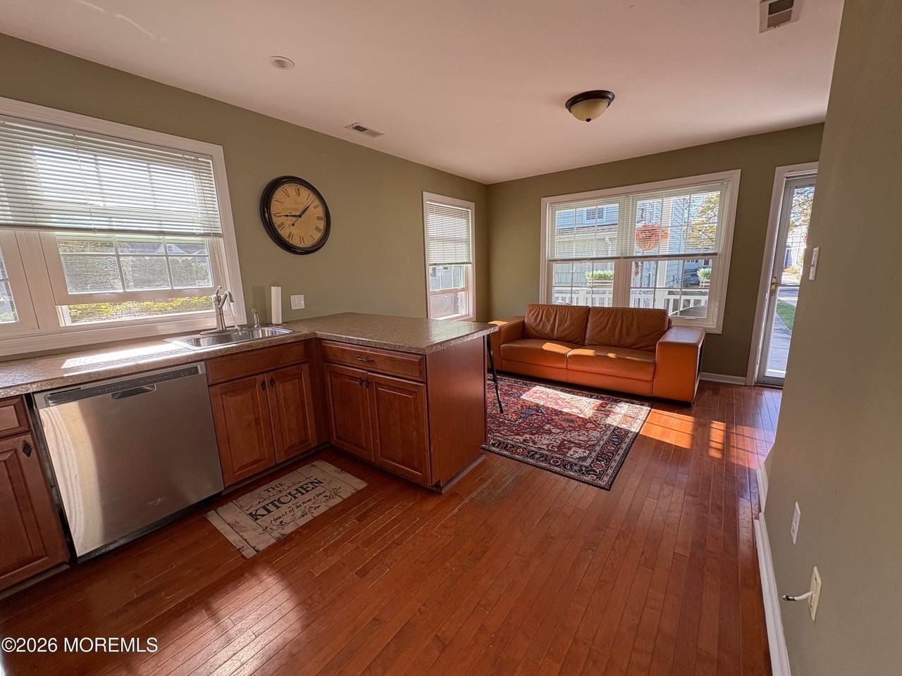 406 9th Ave - Photo 6 of 28