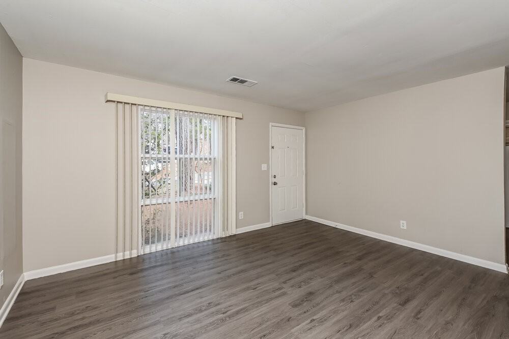 645 Melrose Dr - Photo 5 of 16