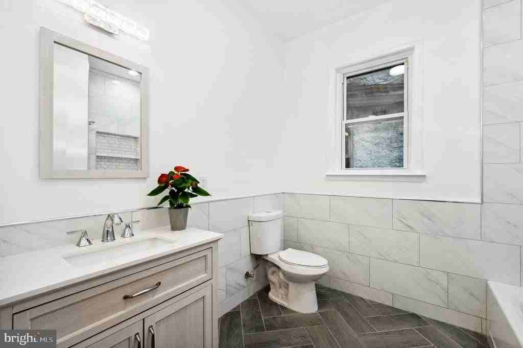 5022 Arch St - Photo 6 of 15