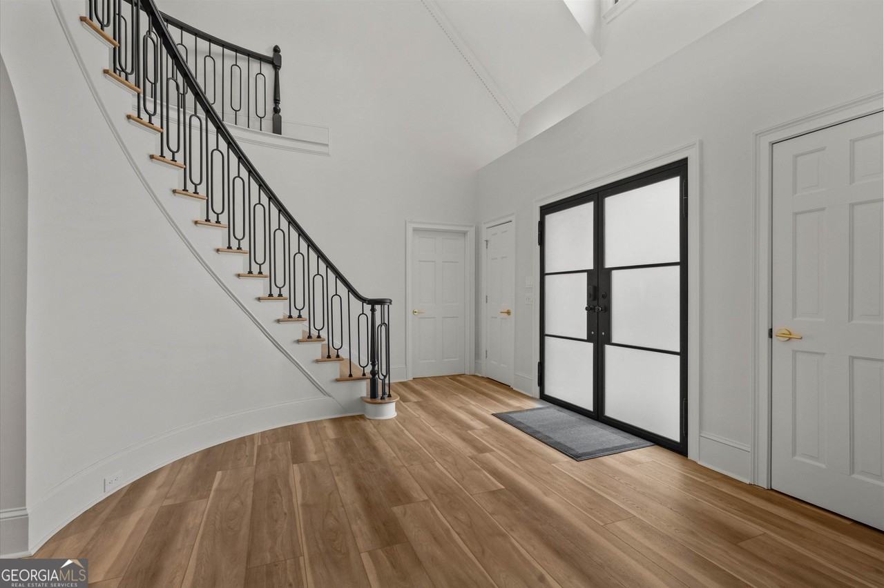 5425 Hoylake Ct - Photo 3 of 50