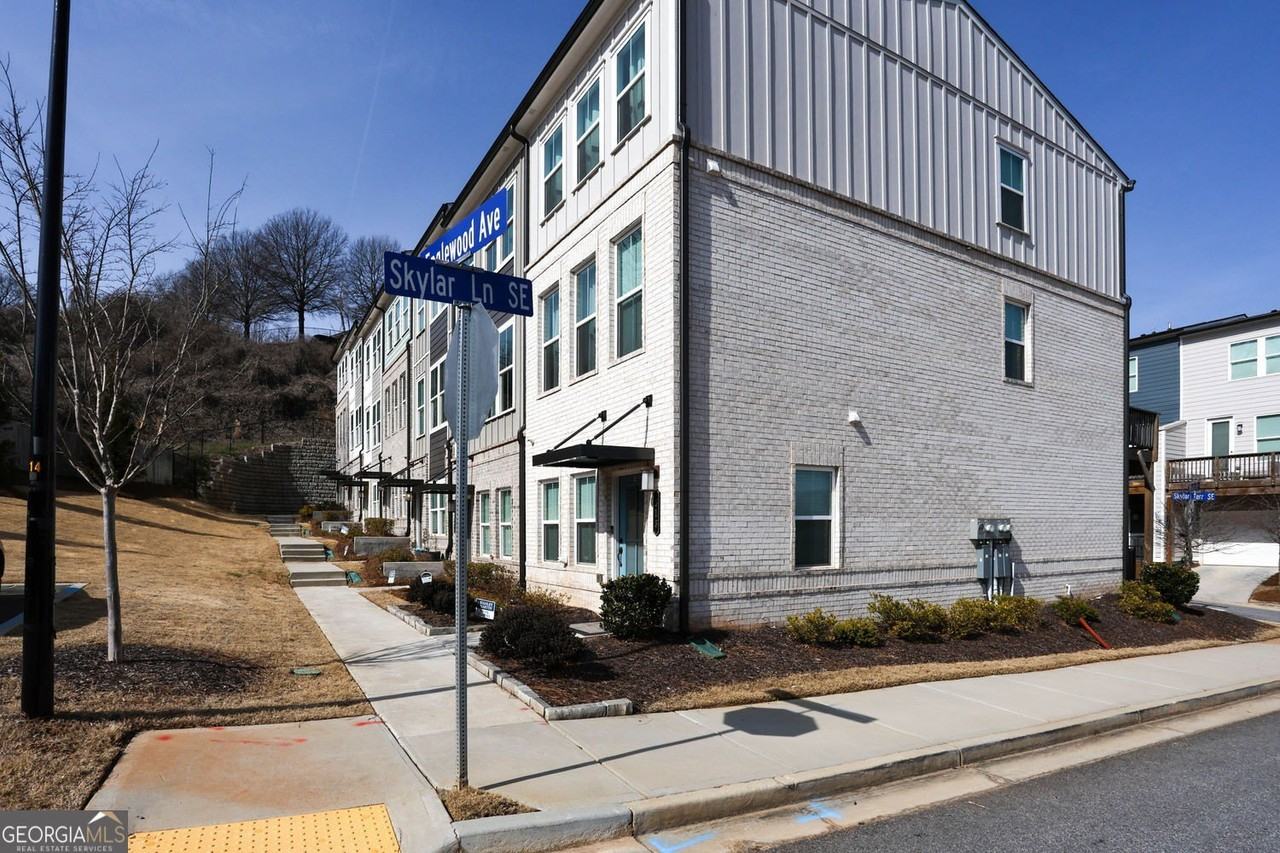 313 Skylar Ter Se - Photo 3 of 35