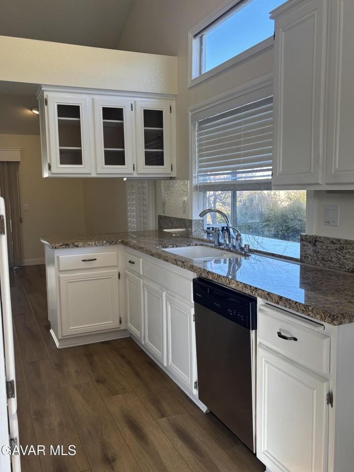 3021 Mariposa Ave - Photo 4 of 14