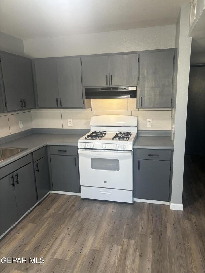 7840 Knights Dr Apt 216 #216 - Photo 6 of 17