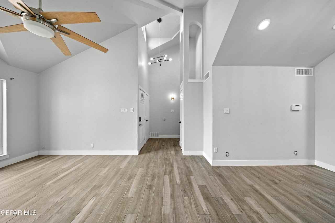 12160 Valley Quail Dr - Photo 3 of 27