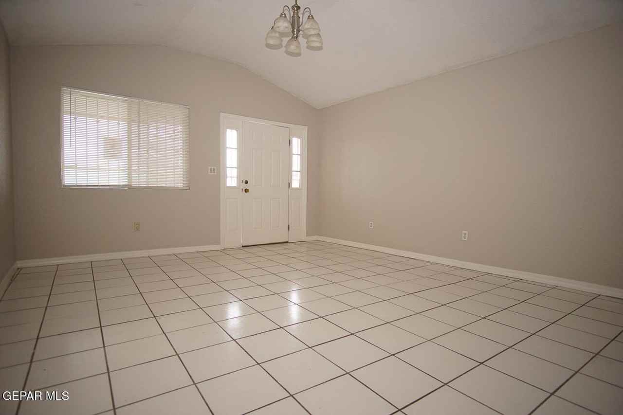 422 Val Verde St - Photo 4 of 16