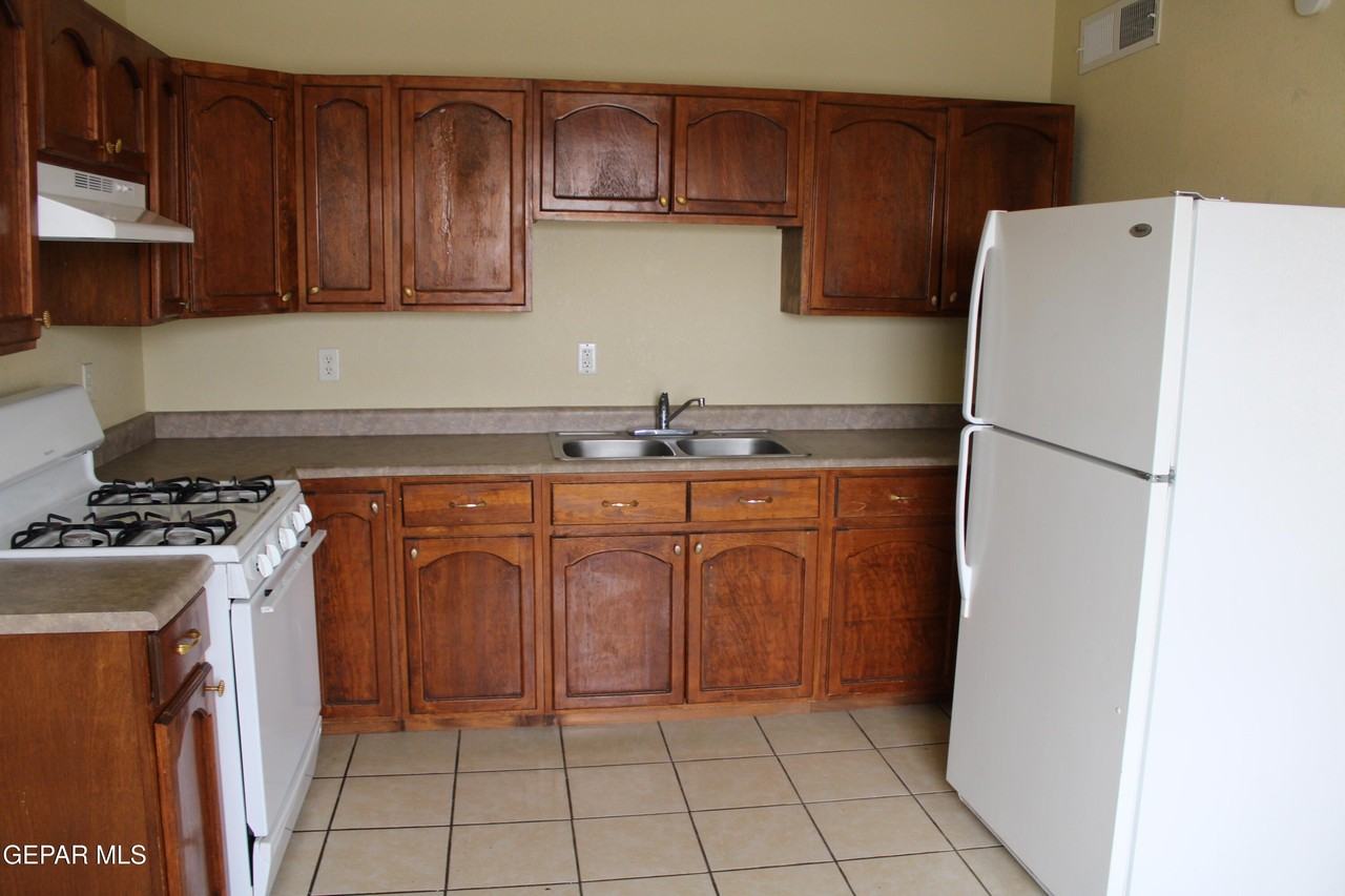 8421 Mercury St Unit B #B - Photo 4 of 15