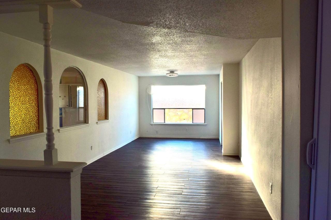 4613 Sun Valley Dr - Photo 5 of 24