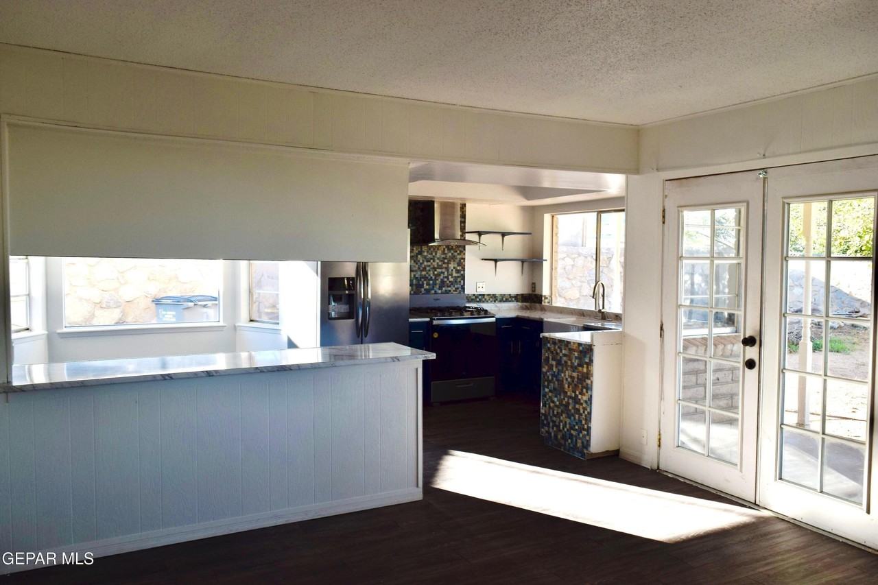 4613 Sun Valley Dr - Photo 7 of 24