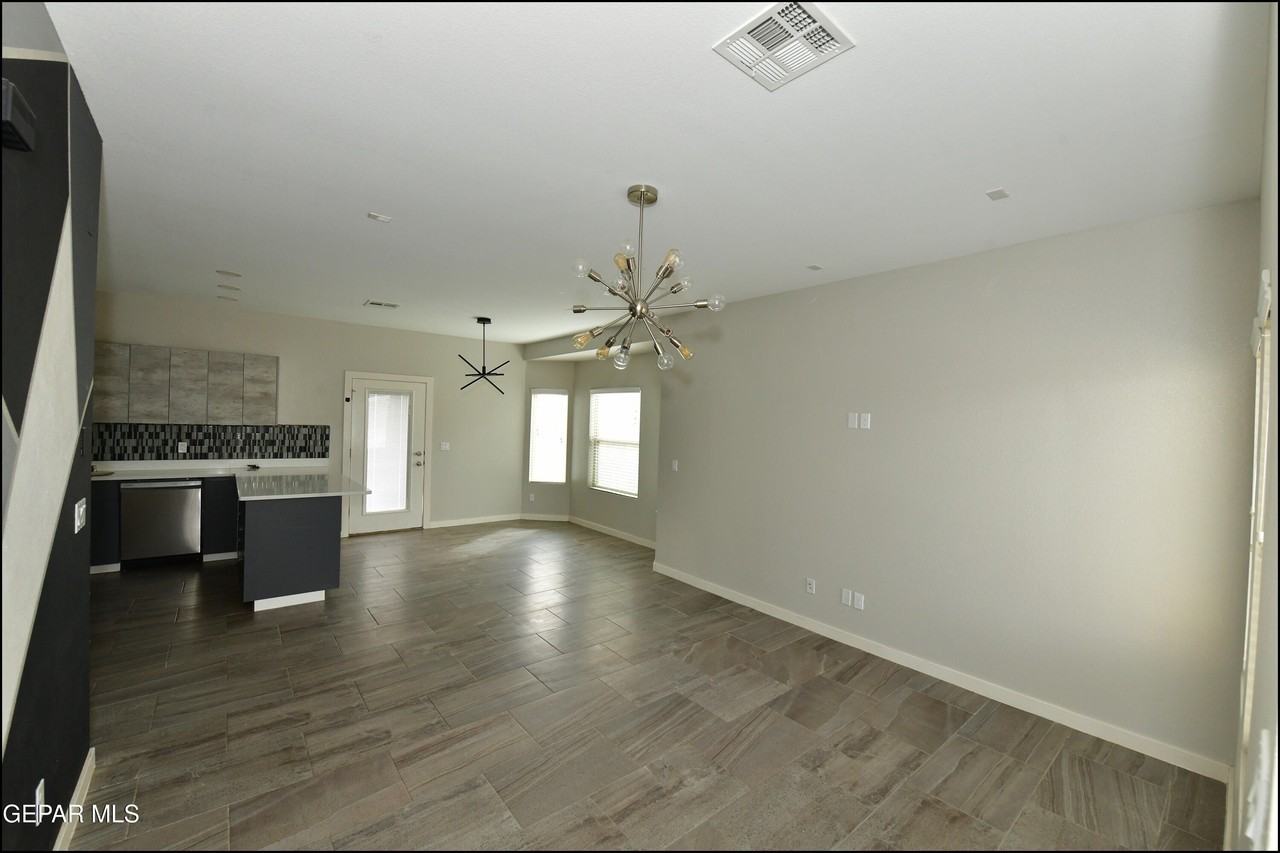 432 Stetson Dr - Photo 6 of 39