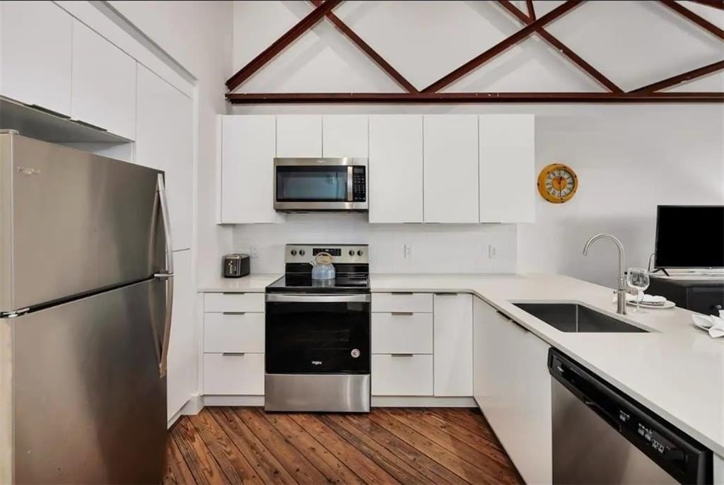 207 Gloucester St #204 - Photo 2 of 15