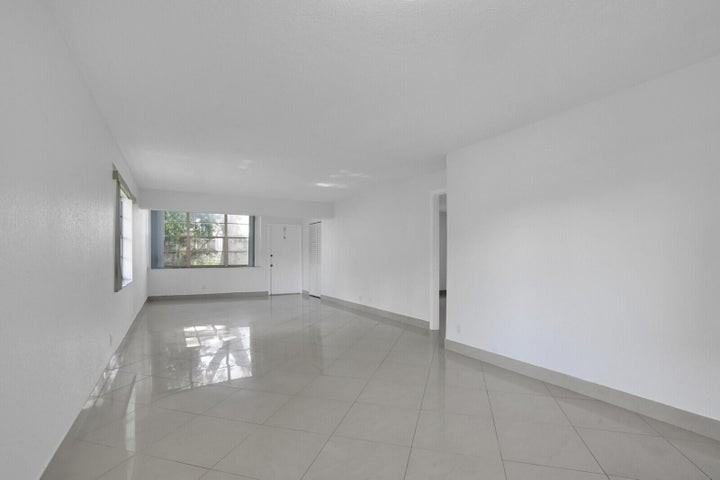 2900 Southwest 22nd Avenue - Photo 7 of 9