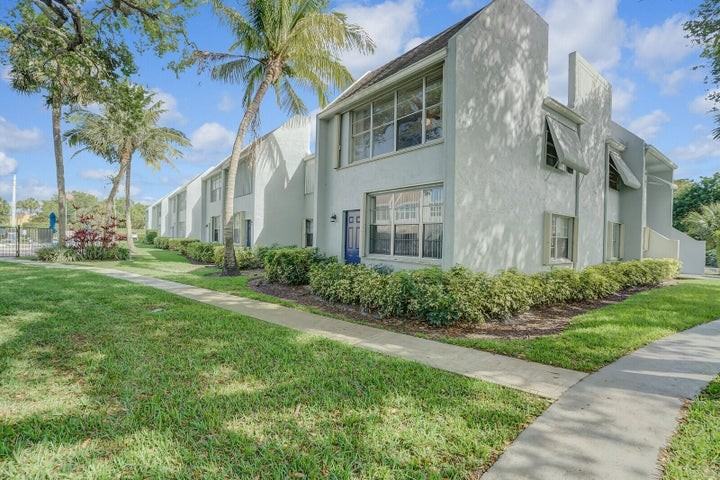 2900 Southwest 22nd Avenue - Photo 2 of 9