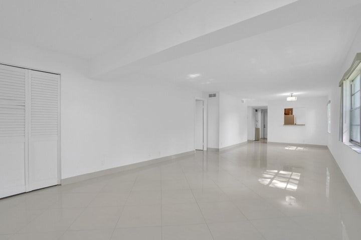 2900 Southwest 22nd Avenue - Photo 5 of 9