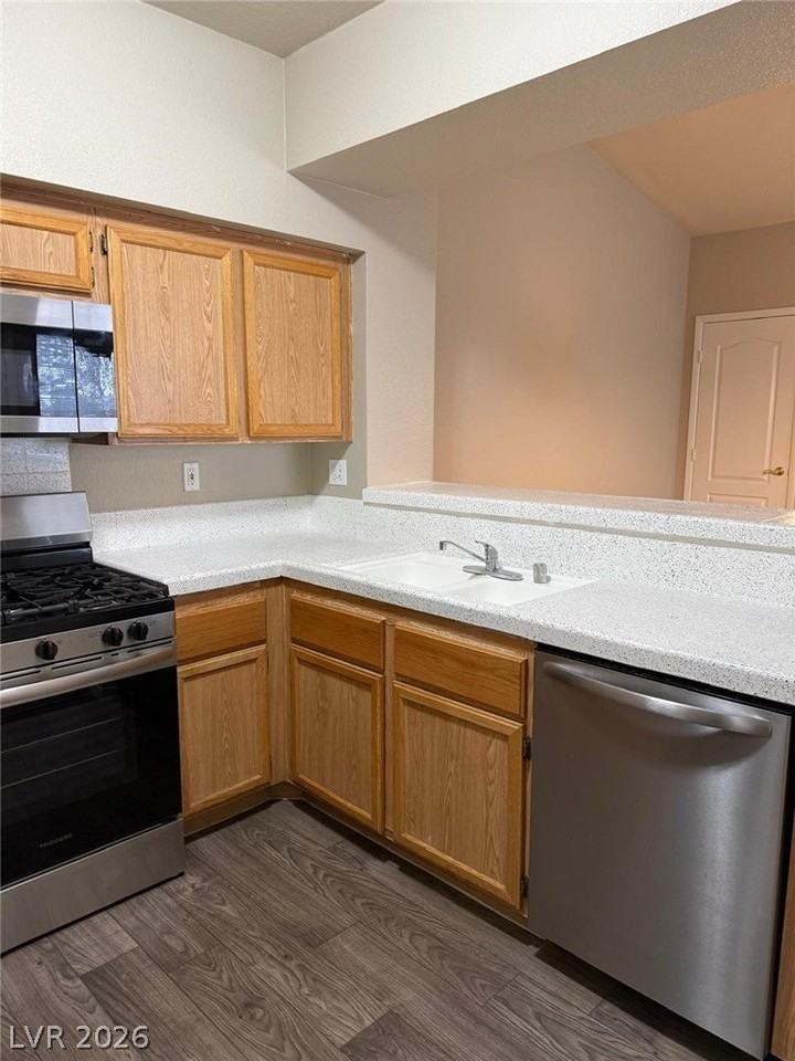 1401 Seward St #202 - Photo 5 of 18