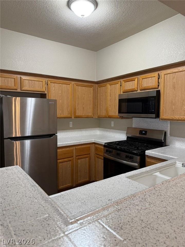 1401 Seward St #202 - Photo 6 of 18