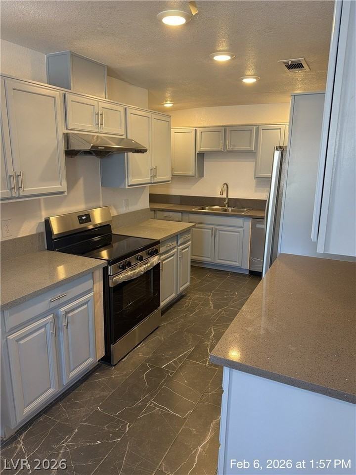 2812 Richfield Blvd - Photo 2 of 30