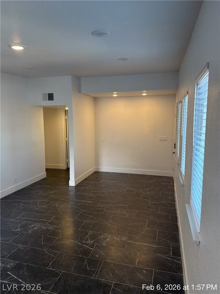 2812 Richfield Blvd - Photo 7 of 30