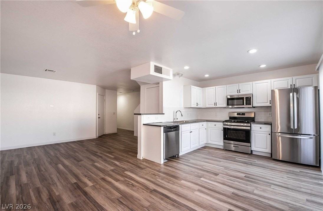 3280 Cheyenne Gardens Way - Photo 3 of 22