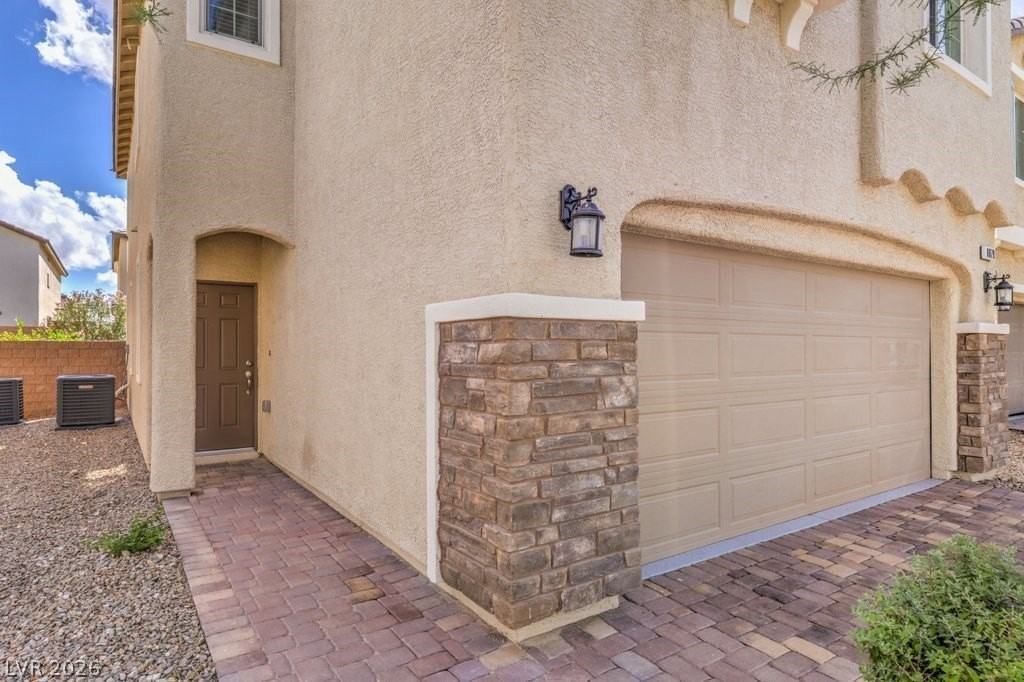 8079 Chocolate Hills Ct - Photo 4 of 37